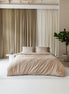 Bed opgemaakt met Egyptisch katoen in de kleur beige 